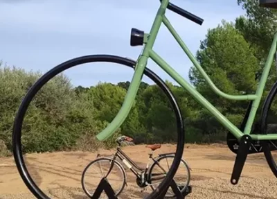 bici 2-museo arte-la plana de l_arc.jpg