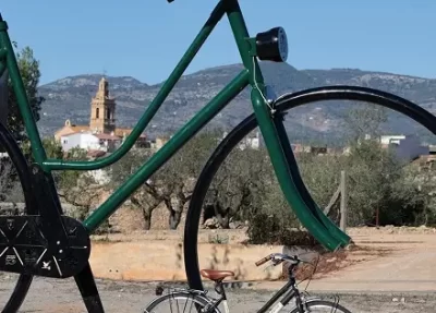 bici 6-museo arte-la plana de l_arc.jpg
